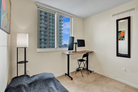 Condominio en venta en Hallandale Beach, Florida, 2 dormitorios, 97.73 m2 № 1291906 - foto 28