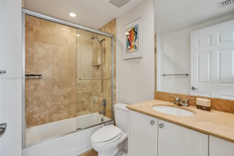 Condo in Hallandale Beach, Florida, 2 bedrooms  № 1291906 - photo 30