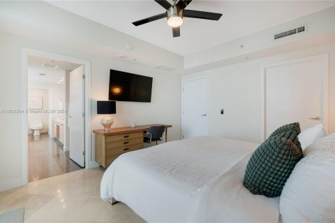 Condo in Miami Beach, Florida, 2 bedrooms  № 1270037 - photo 21