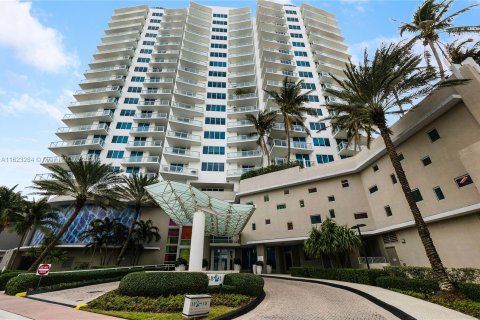 Copropriété à vendre à Miami Beach, Floride: 2 chambres, 118.91 m2 № 1270037 - photo 1