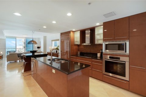 Condo in Miami Beach, Florida, 2 bedrooms  № 1270037 - photo 8