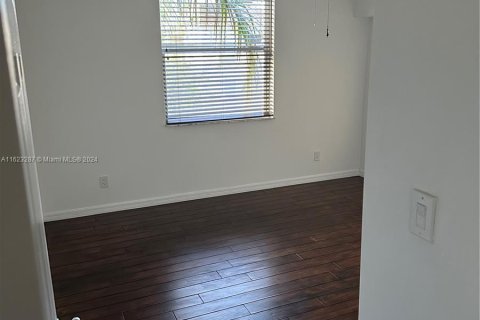 Condo in Dania Beach, Florida, 2 bedrooms  № 1270077 - photo 18