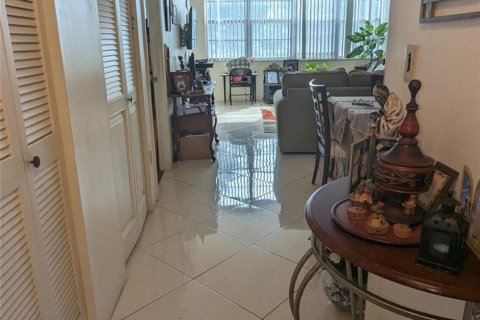 Condominio en venta en Pembroke Pines, Florida, 1 dormitorio, 70.61 m2 № 929785 - foto 15