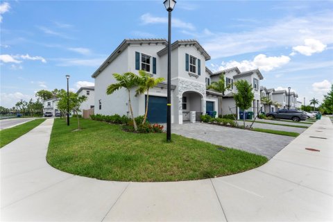 Townhouse in Homestead, Florida 3 bedrooms, 157.47 sq.m. № 1355187 - photo 2