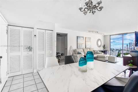 Condominio en venta en Sunny Isles Beach, Florida, 2 dormitorios, 140 m2 № 1355149 - foto 15