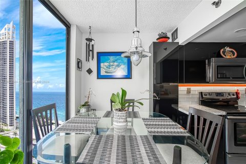 Condominio en venta en Sunny Isles Beach, Florida, 2 dormitorios, 140 m2 № 1355149 - foto 6