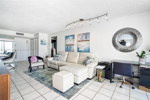 Condominio en venta en Sunny Isles Beach, Florida, 2 dormitorios, 140 m2 № 1355149 - foto 10