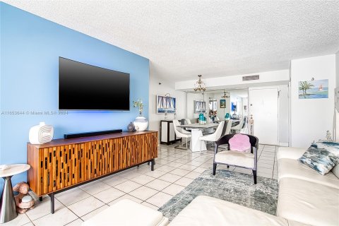 Copropriété à vendre à Sunny Isles Beach, Floride: 2 chambres, 140 m2 № 1355149 - photo 16