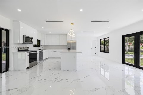 Villa ou maison à vendre à Miami, Floride: 3 chambres, 146.69 m2 № 1355111 - photo 6