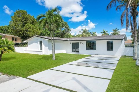 Villa ou maison à vendre à Miami, Floride: 3 chambres, 146.69 m2 № 1355111 - photo 1