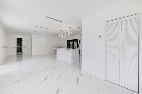 Villa ou maison à vendre à Miami, Floride: 3 chambres, 146.69 m2 № 1355111 - photo 15