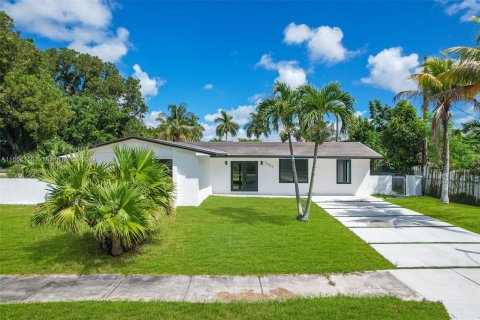 Villa ou maison à vendre à Miami, Floride: 3 chambres, 146.69 m2 № 1355111 - photo 2