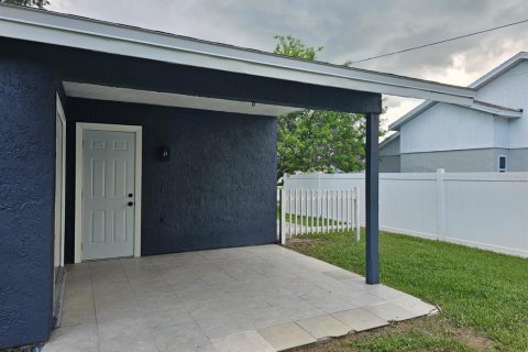 House in Palm Bay, Florida 3 bedrooms, 109.25 sq.m. № 1287863 - photo 15