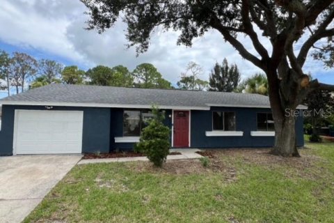 House in Palm Bay, Florida 3 bedrooms, 109.25 sq.m. № 1287863 - photo 1