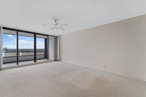 Condo in North Palm Beach, Florida, 3 bedrooms  № 830467 - photo 24