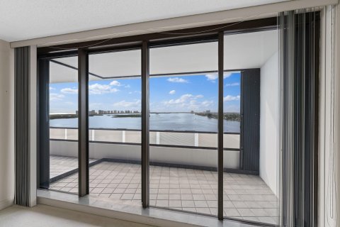 Condo in North Palm Beach, Florida, 3 bedrooms  № 830467 - photo 23