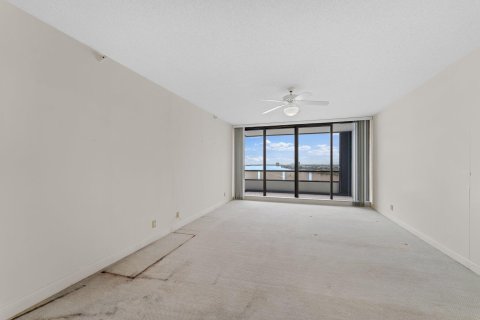 Condo in North Palm Beach, Florida, 3 bedrooms  № 830467 - photo 25