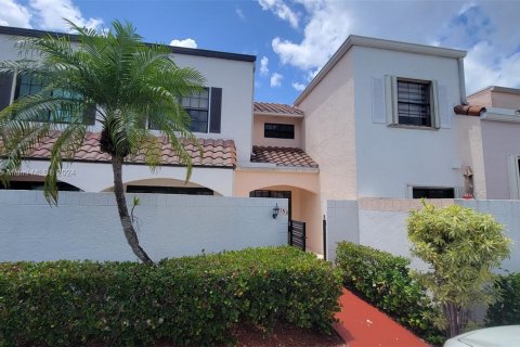 House in Aventura, Florida 2 bedrooms, 116.13 sq.m. № 1162517 - photo 1