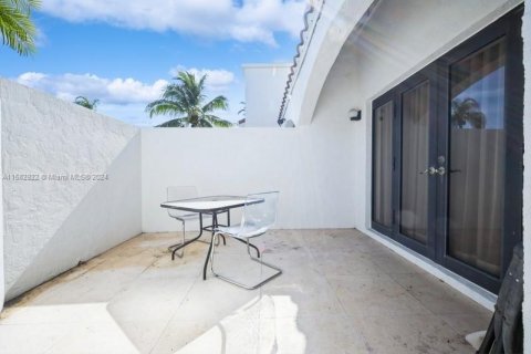 Villa ou maison à vendre à Aventura, Floride: 2 chambres, 116.13 m2 № 1162517 - photo 28