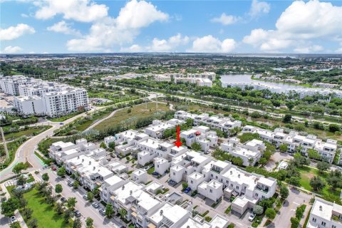 Adosado en venta en Doral, Florida, 4 dormitorios, 241.45 m2 № 1358647 - foto 4