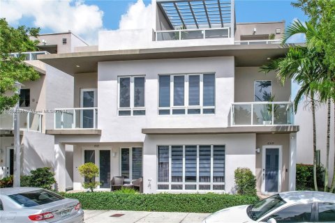 Adosado en venta en Doral, Florida, 4 dormitorios, 241.45 m2 № 1358647 - foto 1