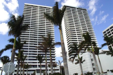 Condominio en venta en West Palm Beach, Florida, 3 dormitorios, 388.98 m2 № 631040 - foto 1