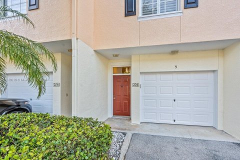 Townhouse in Jupiter, Florida 2 bedrooms, 124.86 sq.m. № 1332024 - photo 2