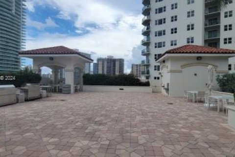 Condo in Aventura, Florida, 2 bedrooms  № 1331990 - photo 15