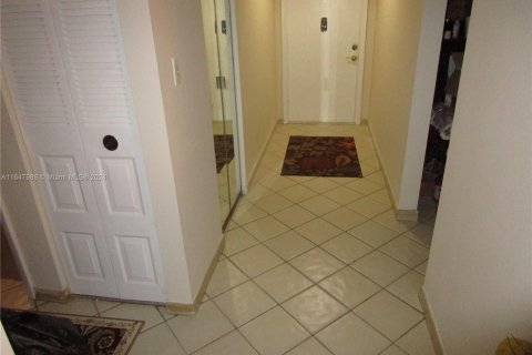 Condo in Margate, Florida, 2 bedrooms  № 1332023 - photo 8