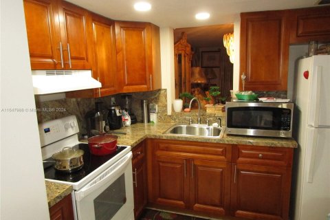 Condo in Margate, Florida, 2 bedrooms  № 1332023 - photo 14