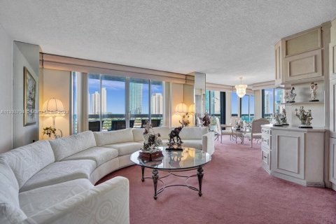 Condo in Aventura, Florida, 2 bedrooms  № 617030 - photo 8