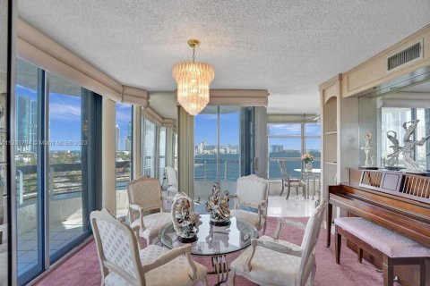 Condo in Aventura, Florida, 2 bedrooms  № 617030 - photo 15