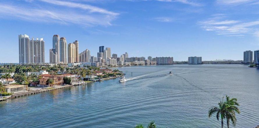 Condo in Aventura, Florida, 2 bedrooms  № 617030