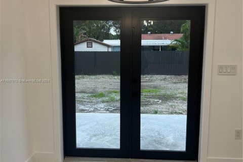 House in Miami, Florida 2 bedrooms, 84.26 sq.m. № 1427440 - photo 28