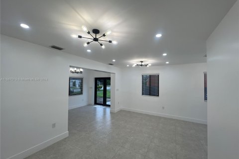 House in Miami, Florida 2 bedrooms, 84.26 sq.m. № 1427440 - photo 6