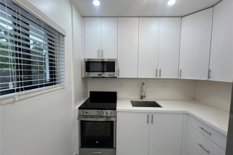 House in Miami, Florida 2 bedrooms, 84.26 sq.m. № 1427440 - photo 27