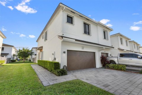 Townhouse in Homestead, Florida 3 bedrooms, 158.4 sq.m. № 1427441 - photo 2