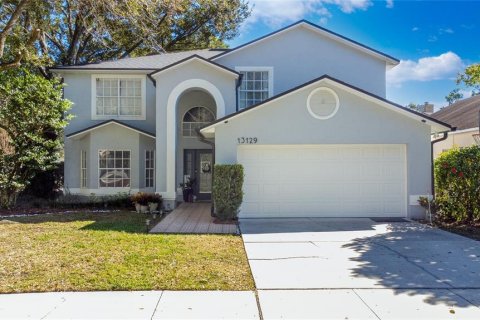 House in Orlando, Florida 5 bedrooms, 269.97 sq.m. № 1300241 - photo 1