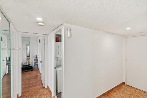 Condo in Lauderhill, Florida, 2 bedrooms  № 1223885 - photo 14