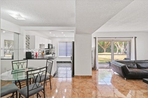 Condo in Lauderhill, Florida, 2 bedrooms  № 1223885 - photo 16