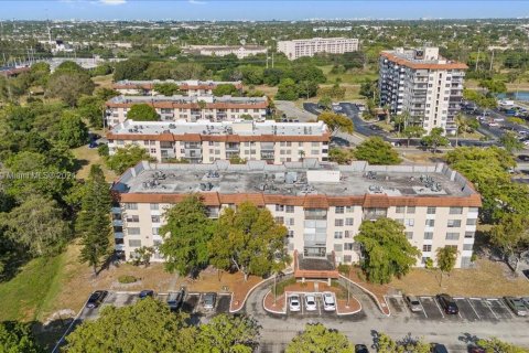 Condominio en venta en Lauderhill, Florida, 2 dormitorios, 94.39 m2 № 1223885 - foto 24