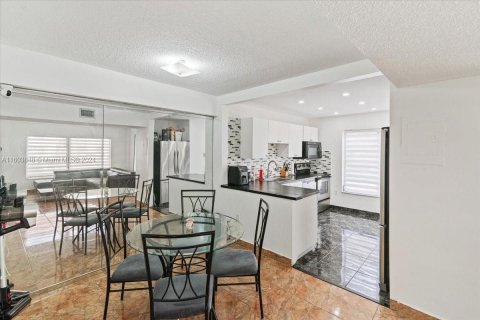 Copropriété à vendre à Lauderhill, Floride: 2 chambres, 94.39 m2 № 1223885 - photo 17