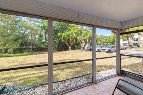 Condo in Lauderhill, Florida, 2 bedrooms  № 1223885 - photo 12