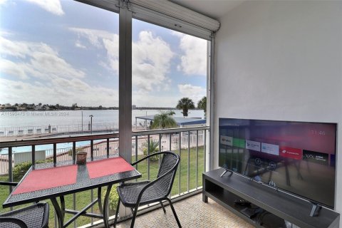 Copropriété à vendre à Aventura, Floride: 1 chambre, 71.35 m2 № 1180735 - photo 2