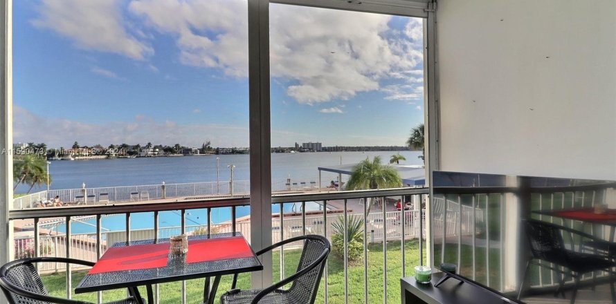 Condo à Aventura, Floride, 1 chambre  № 1180735