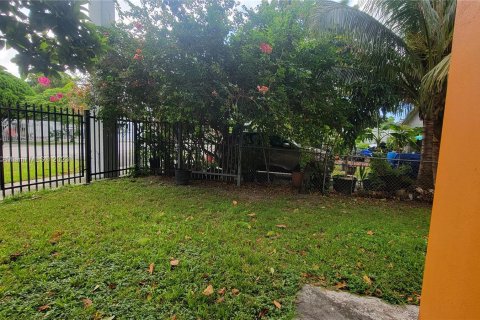 House in Miami, Florida 2 bedrooms, 105.91 sq.m. № 802399 - photo 8