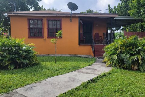 House in Miami, Florida 2 bedrooms, 105.91 sq.m. № 802399 - photo 1