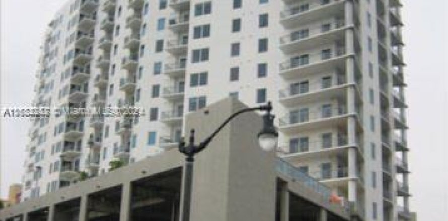 Condominio en Miami, Florida, 2 dormitorios  № 1417800