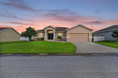 House in Lakeland, Florida 3 bedrooms, 170.48 sq.m. № 1356530 - photo 2