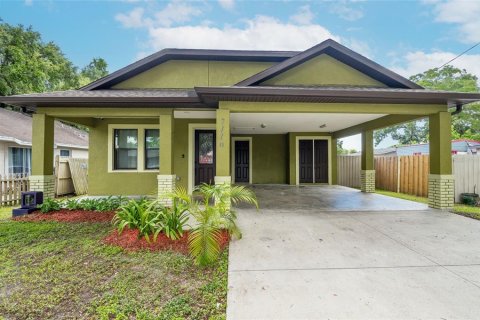 House in Tampa, Florida 4 bedrooms, 195.56 sq.m. № 1295656 - photo 1